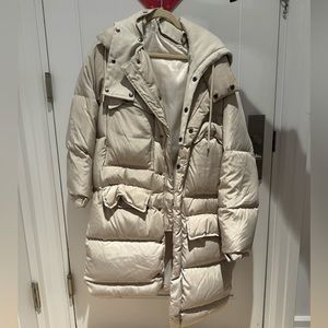 Puffer jacket with hod